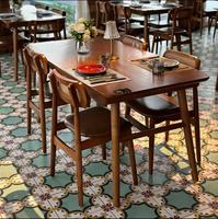 Table et chaises de restaurant rétro, ensemble de meubles de restaurant en bois massif, table et chaises de restaurant à thème, café, salle à manger, banquette