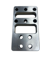 Composants d'usinage CNC de précision Plaque de support avec fentes rectangulaires et trous fraisés à contre-emboutissage Faible MOQ