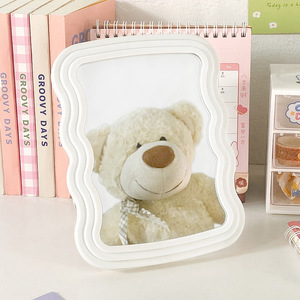 Espejo de Maquillaje de Escritorio con Diseño Ondulado Irregular, Estilo Estético Coreano, Espejo Cosmético Decorativo para Colgar en la Pared, para Dormitorio - Product Image 5