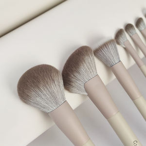 Gracedo Ensemble de 12 pinceaux de maquillage de couleur claire Ensemble complet Professionnel Personnaliser le logo Haute qualité Dernier prix le plus bas Outils cosmétiques - Product Image 2