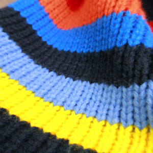 Bonnet d'hiver tricoté pour enfants, personnalisé, coloré, à rayures arc-en-ciel, chaud, avec pompon, vente en gros - Product Image 5