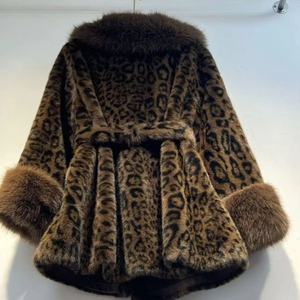 Cappotto Invernale 2025 Caldo e Impermeabile, Stampa Vintage Leopardata, Elegante <span class=keywords><strong>Trench</strong></span> Lungo in Finta Pelliccia per Donne - Product Image 3