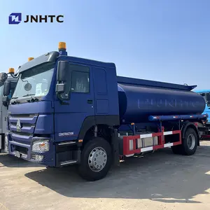 sinotruk howo 6 wheler 4*2油罐车待售howo油罐车10000L