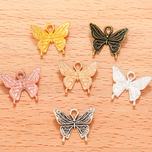 Vente en gros de bijoux fantaisie unisexes en alliage de zinc plaqué or, accessoires de mode, pendentif papillon, bracelet, porte-clés - Product Image 1