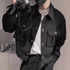 2025 Traje de estilo de negocios Cool Streetwear-Chaqueta de aeropuerto recortada inspirada con bolsillos grandes Nuevo diseño de longitud corta - Product Image 2