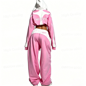 Ensemble de jogging streetwear pour femme, 2 pièces, couleur rose, avec logo personnalisé, sweat à capuche court et pantalon de survêtement ample, haute qualité - Product Image 3