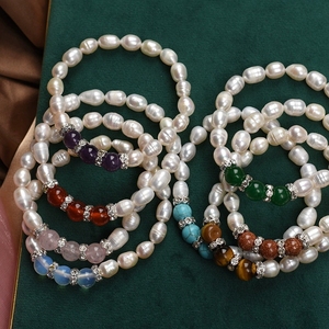 Pulsera de Perlas de Agua Dulce Naturales Amelia, 8-9mm, Elástica, con Cuentas, 4 Diseños, Blanca, Multicolor, Perlas Tipo Patata - Product Image 1