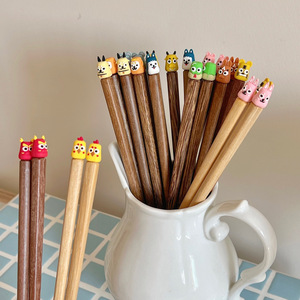 Palillos de bambú de dibujos animados de 18 cm antideslizantes para niños, juego de cubiertos con forma de animales para comer. - Product Image 2