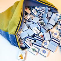 Set Mahjong Klasik Amerika Modern 160Pcs 4 Lapis Tebal Pola Seni Natal Biru Kustom Ubin Akrilik Disesuaikan untuk AS