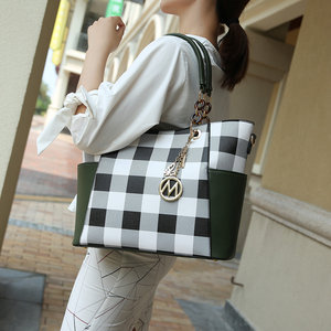 <span class=keywords><strong>Set</strong></span> <span class=keywords><strong>Borsa</strong></span> Tote <span class=keywords><strong>e</strong></span> <span class=keywords><strong>Portafoglio</strong></span> da Donna in Pelle PU Impermeabile, <span class=keywords><strong>Borsa</strong></span> a Mano di Lusso con Tracolla, Borsetta Estiva <span class=keywords><strong>e</strong></span> Autunnale - Product Image 4