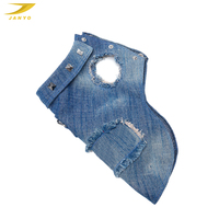 Gilet pour chien en jean vieilli personnalisé, style vintage, avec rivets décoratifs, manteau sans manches pour chien, laisse intégrée, anneau en D, design à patchs effilochés