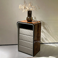 Aparador de Lujo Contemporáneo con Estructura Metálica Premium, Gabinete de Almacenamiento Moderno para Sala de Estar con Revestimiento de Madera para Recibidor