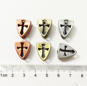 Venta al por mayor: Colgante de cuchillo, pieza de rosario, escudo católico, tendencia para la fabricación de rosarios - Product Image 3