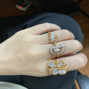 <span class=keywords><strong>Vendita</strong></span> Calda <span class=keywords><strong>Gioielli</strong></span> di Lusso alla Moda Anello con Fiore in Zirconi Colorati Placcato Oro 18k per Donna - Product Image 3