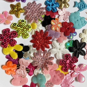 Bán buôn tùy chỉnh 3D độn vá hoa độn đính cho giày/mũ/Clip tóc long lanh <span class=keywords><strong>sequin</strong></span> PU da 3D độn đính - Product Image 2