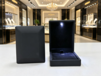 Boîte à bijoux LED noire de luxe pour bagues, boucles d'oreilles, pendentifs, bracelets et chaînes – Idéale pour offrir