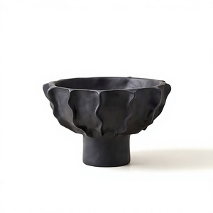 Bol décoratif moderne en métal noir texturé, article de vaisselle pour cuisine et salle à manger, lot en vrac en stock - Product Image 1