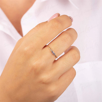 Bague de promesse en améthyste taillée baguette pour elle Bague de fiançailles en améthyste minuscule minimaliste Bague en améthyste violette
