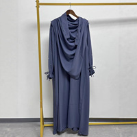 Robe une pièce en tissu polyester doux et respirant de couleur unie avec manches perlées et poignets élastiques, accompagnée d'un ensemble Khimar de luxe pour la prière de l'Aïd