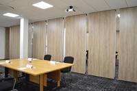 Cloison de bureau mobile ignifuge pliable sur mesure, absorption acoustique très efficace, cadre en aluminium pour restaurant