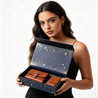 Boîte cadeau personnalisée de luxe avec fermeture magnétique, insert en mousse, gaufrage, pelliculage mat et doublure en éponge