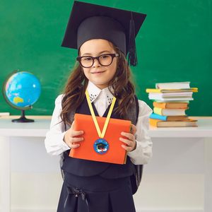 Médailles de remise de diplôme COCHIE pour enfants, 2 pouces, en caoutchouc, motif casquette, en vrac, légères, avec ruban pour le cou, mignonnes, pour la maternelle et les fêtes préscolaires - Product Image 6