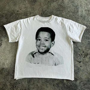 เสื้อยืดผู้ชายสไตล์เรโทรพิมพ์ลายภาพบุคคล แบรนด์คุณภาพสูงจากผู้ผลิต ดีไซน์ทันสมัยแบบ High Street  สามารถปรับแต่งได้ พร้อมดีเทลขาดๆ แบบ Distressed - Product Image 2