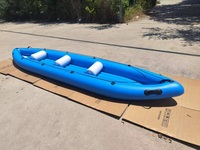 L'usine fournit des kayaks trois places à prix abordable. Kayaks gonflables portables et démontables se vendent bien