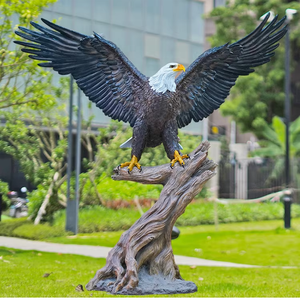Scultura di <span class=keywords><strong>Aquila</strong></span> in Resina Realistica con Base ad Albero Appassito che Svolazza verso il Cielo - Arte Paesaggistica per Esterni - Product Image 1