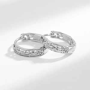 Orecchini Traforati per Donne, Eleganti Gioielli Pendenti da Indossare Ogni Giorno - Product Image 6