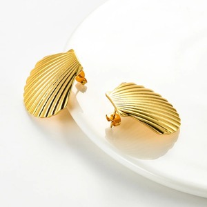 1 Paire de Boucles d'Oreilles Clous en Acier Inoxydable Coquillage pour Femmes et Filles, Grandes et Massives, Plaqué Or, Chic d'Été, Bijoux de Plage Océan, Cadeau - Product Image 4