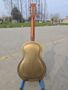 Guitare à résonateur Aiersi, corps en laiton mat, tricone, 6 cordes en acier, avec étui rigide en mousse - Product Image 6