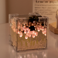 Lampada notturna quadrata a forma di tulipano fatta a mano, decorazione per la casa, regalo per le feste, ornamento.