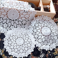 Blanc bohème Floral Crochet Table dentelle napperon Vase coussin tasse tapis ensemble décor à la maison tissu matériel tapis et tampons