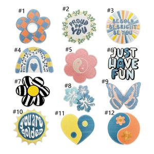 Parches Florales Termoadhesivos Bordados con Lindos Elementos en Forma de Corazón y Patrón de Tai Chi Bagua - Product Image 2