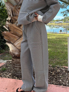 Ensemble deux pièces surdimensionné de haute qualité pour femme : sweat à capuche rayé et pantalon de survêtement - Product Image 5