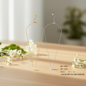 Collana in Acciaio Inossidabile con Ciondolo a Lettera C Singola da 1 cm, Gioielli di Moda per Donne - Product Image 2