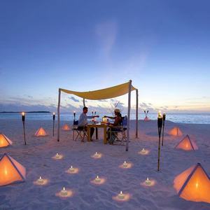 Juego de 4 Velas LED Recargables sin Llama, con Luz Parpadeante para Decoración Navideña - Product Image 4