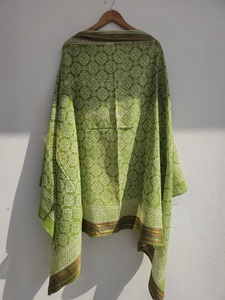 ผ้าซิ่นพิมพ์ลายบล็อกไม้ทำมือ ผ้าฝ้าย 100% ลายใบไม้ ผ้าพันคอ ผ้าปาเรโอ ชุดชายหาดผู้หญิงสุดหรู คอลเลคชั่นขายส่ง - Product Image 4