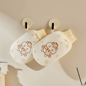 Gants de nettoyage avec du savon pour douches et baignoires de spa - Product Image 6