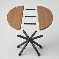 Table ronde de haute qualité avec pieds en métal épais et surface en bois lisse