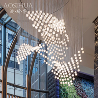Lustre moderne personnalisé en cristal de verre suspendu de grande taille avec télécommande pour hôtels, maisons, villas, escaliers