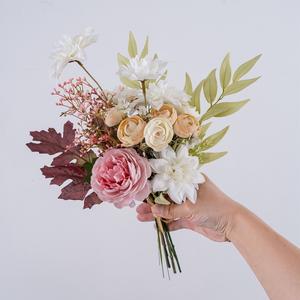 Bouquet di Margherite e Rose Artificiali in Seta <span class=keywords><strong>Viola</strong></span>, Composizione Floreale Sintetica Durevole per Eventi e Scenografie - Product Image 2
