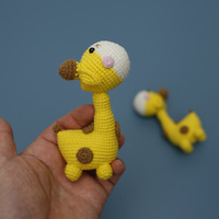 Girafe créative tricotée à la main, design de dessin animé au crochet en fil exquis, pendentif de sac frais et mignon, décoration pour adulte Yiwu