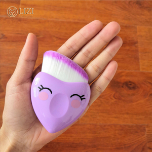 Brocha de maquillaje kabuki para mujer, brocha de maquillaje kabuki suave, portátil, pequeña, con diseño de corazón de amor púrpura, herramienta cosmética de viaje, nueva moda - Product Image 2
