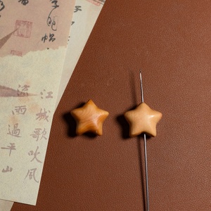 Ciondolo a Forma di Luna con Foro, Charm in Legno Fatto a Mano, Incisione Unica <span class=keywords><strong>su</strong></span> Legno a Forma di Stella e Luna, Regalo per i Propri Cari - Product Image 2