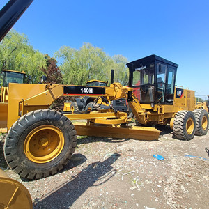 Niveleuse CAT 140H, poids opérationnel 14 tonnes, modèle 2021, moteur CAT 3176C ou 3306T, état quasi neuf, pompe et boîte de vitesses. - Product Image 5