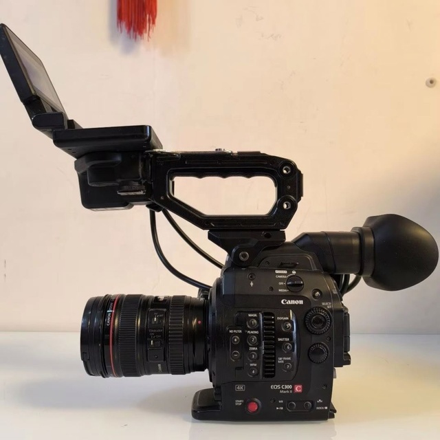 Professional Video Camera for C300 Full HD Entry Level Cinema Camera with EF Mount DIGIC DV III Processor Super 35mm Sensor