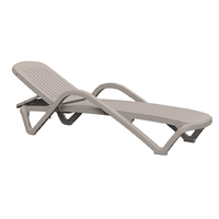 Chaise longue de plage en plastique moulé pour l'extérieur, résistante aux intempéries