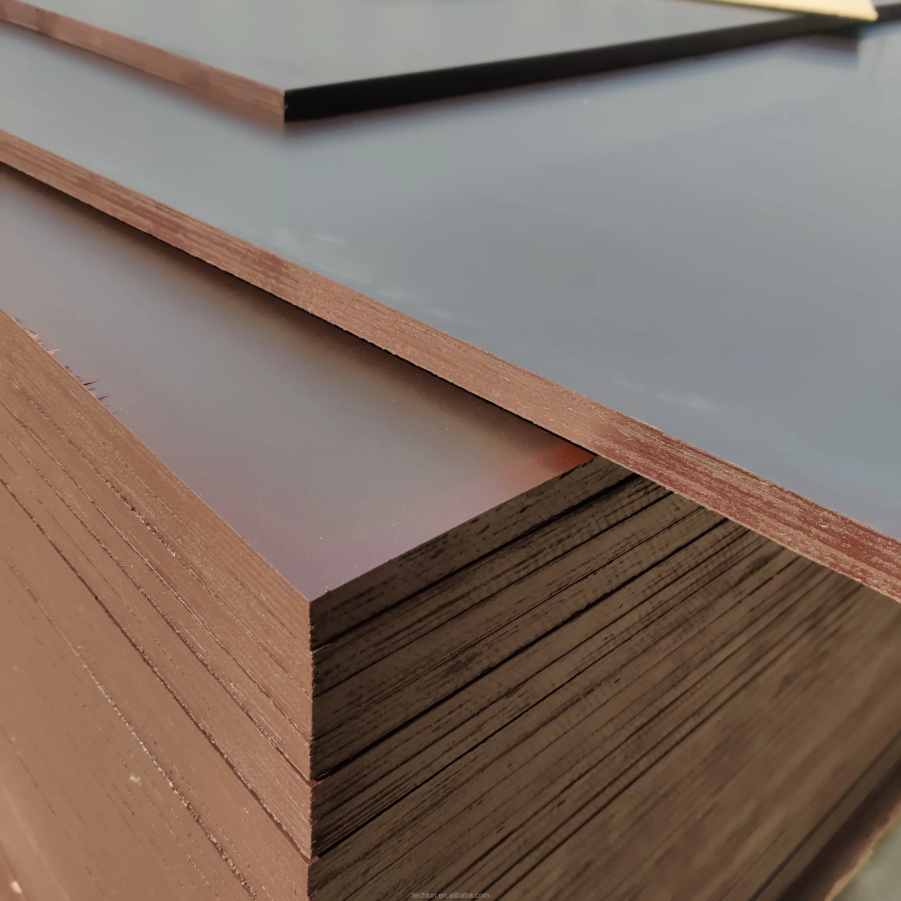 1500x3000mm Marine Grade Plywood Panel Furniture Design 21mm Film Faced Plywood Sheet For Interior Design